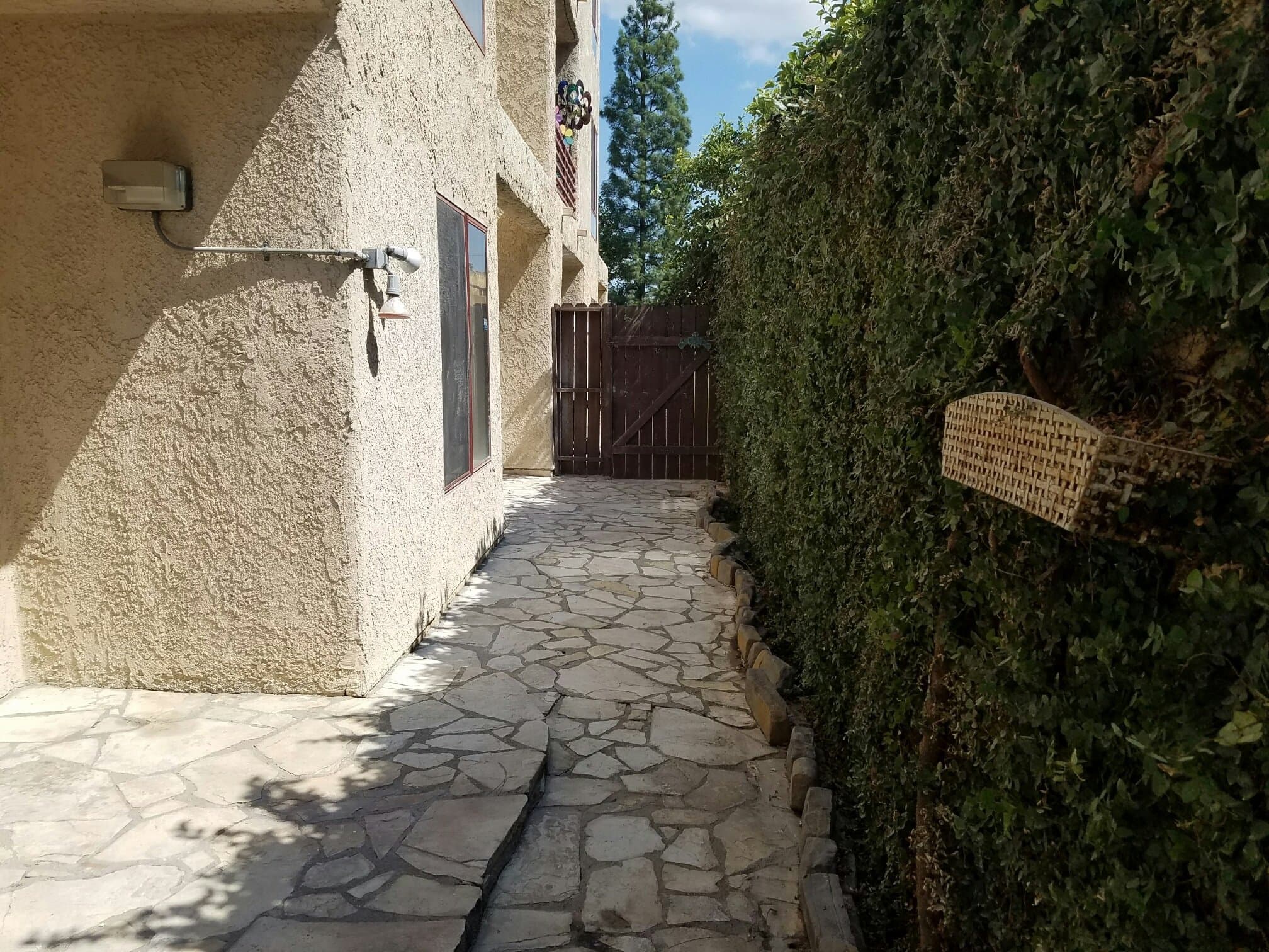 Canoga Park Condo: 6820 Remmet Ave