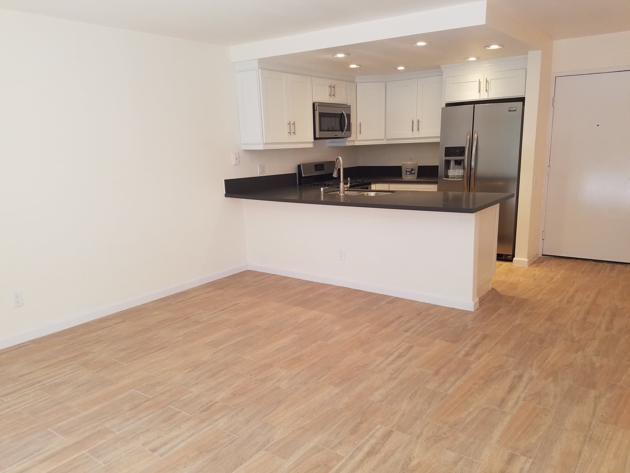 Canoga Park Condo: 6820 Remmet Ave