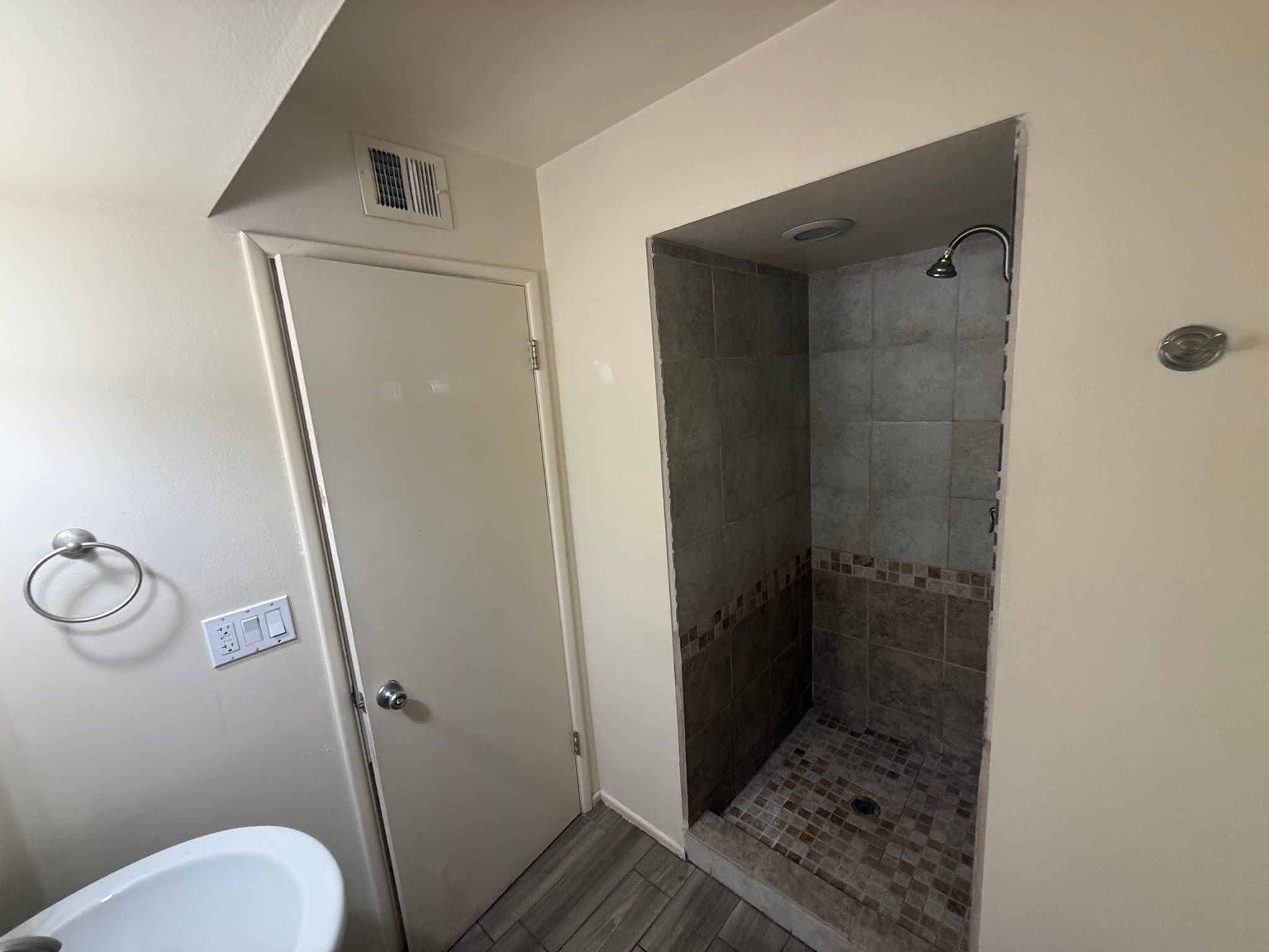Mesa House: 531 e Franklin ave