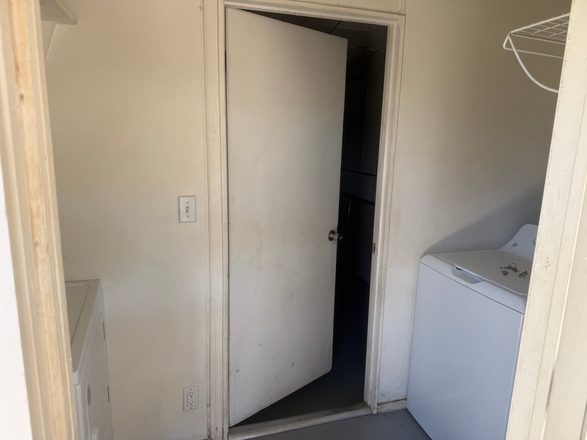 Mesa House: 531 e Franklin ave