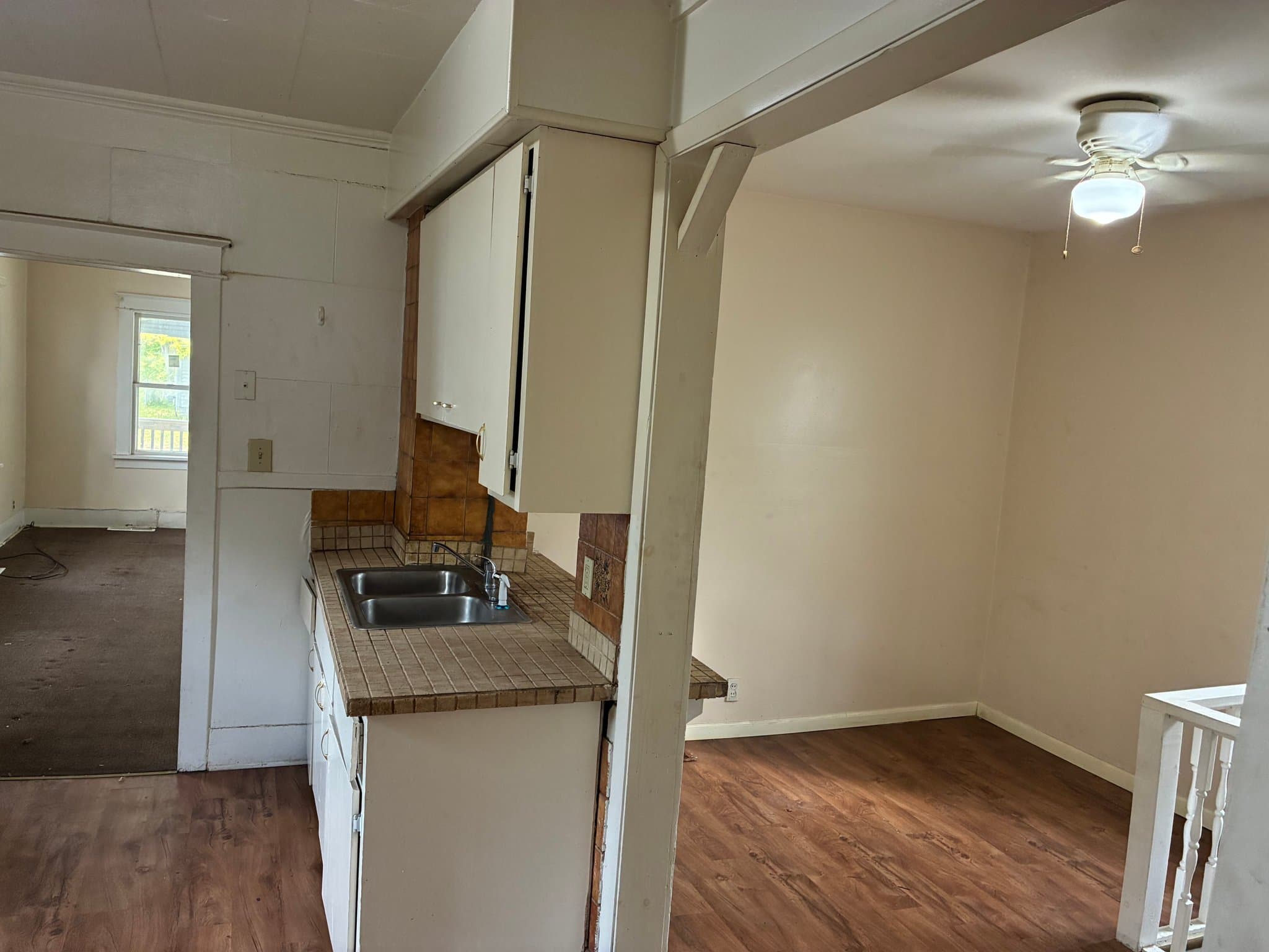 Flint House: 210 E Lakeview Ave