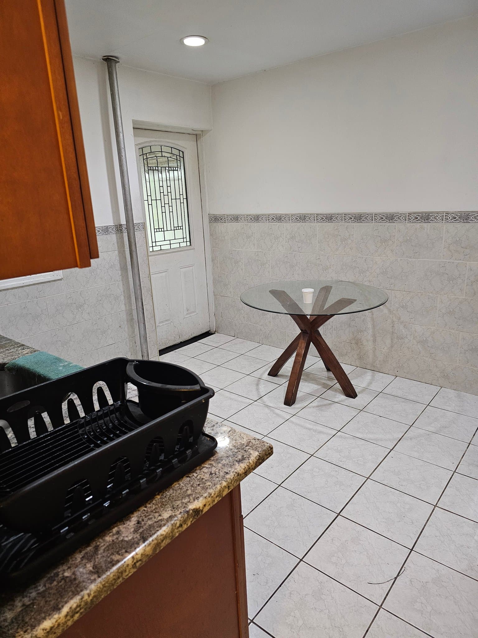 Sunnyside Single Room: 3976 47th St