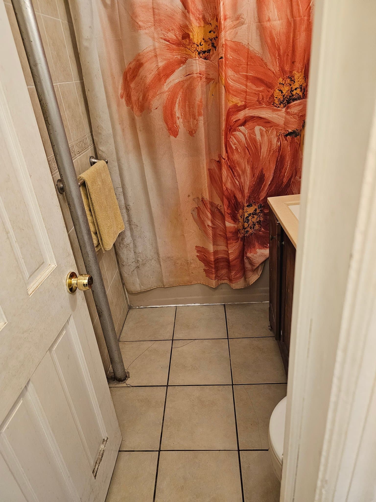 Sunnyside Single Room: 3976 47th St