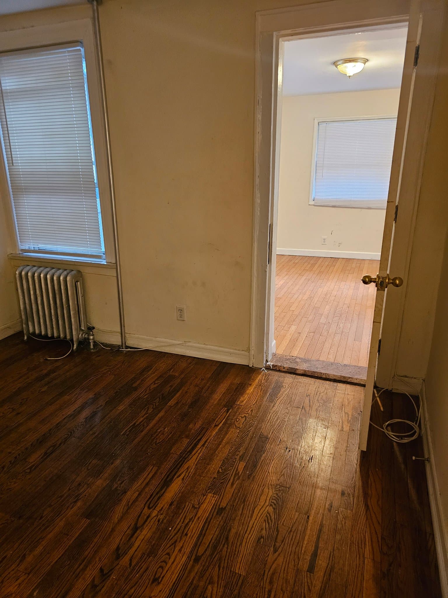 Sunnyside Single Room: 3976 47th St
