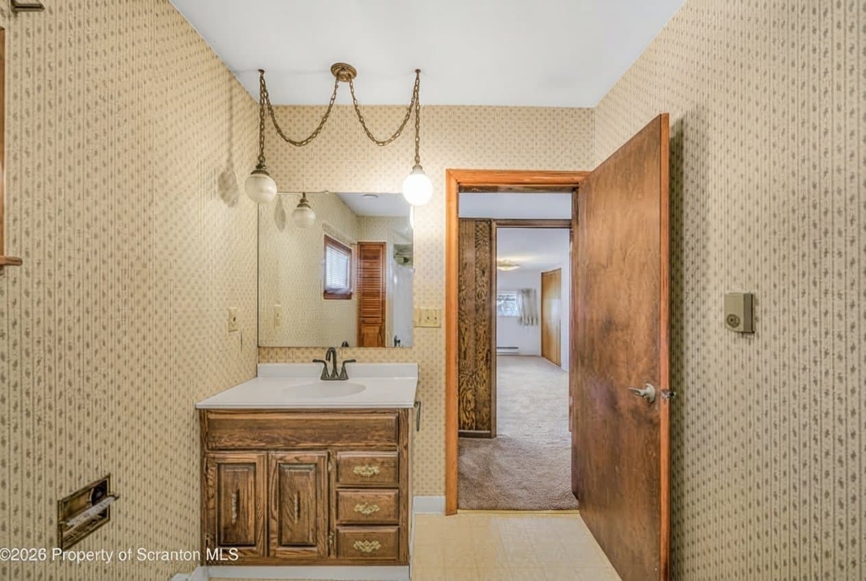 Peckville House: 105 Electric St