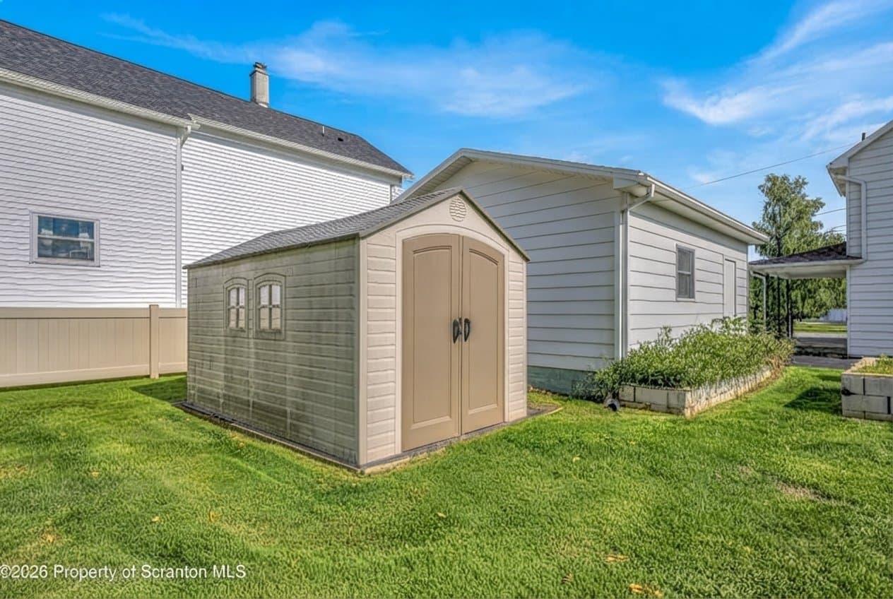 Peckville House: 105 Electric St