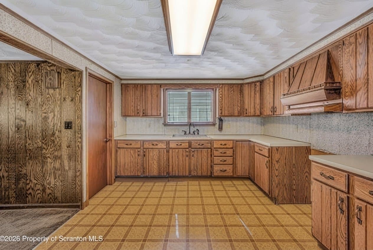 Peckville House: 105 Electric St
