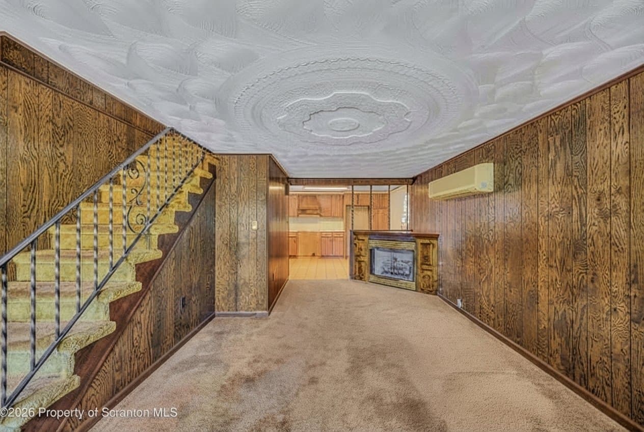 Peckville House: 105 Electric St