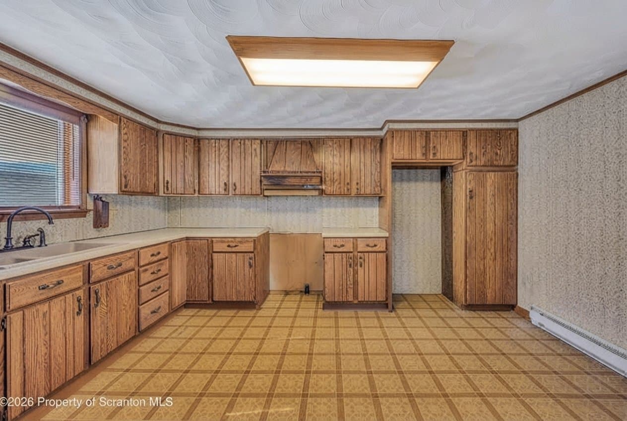 Peckville House: 105 Electric St