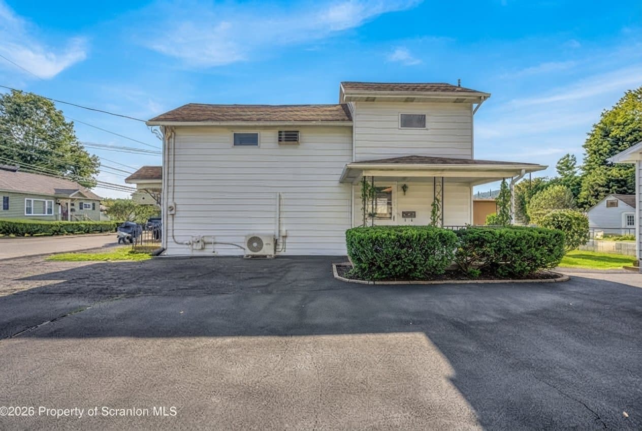 Peckville House: 105 Electric St
