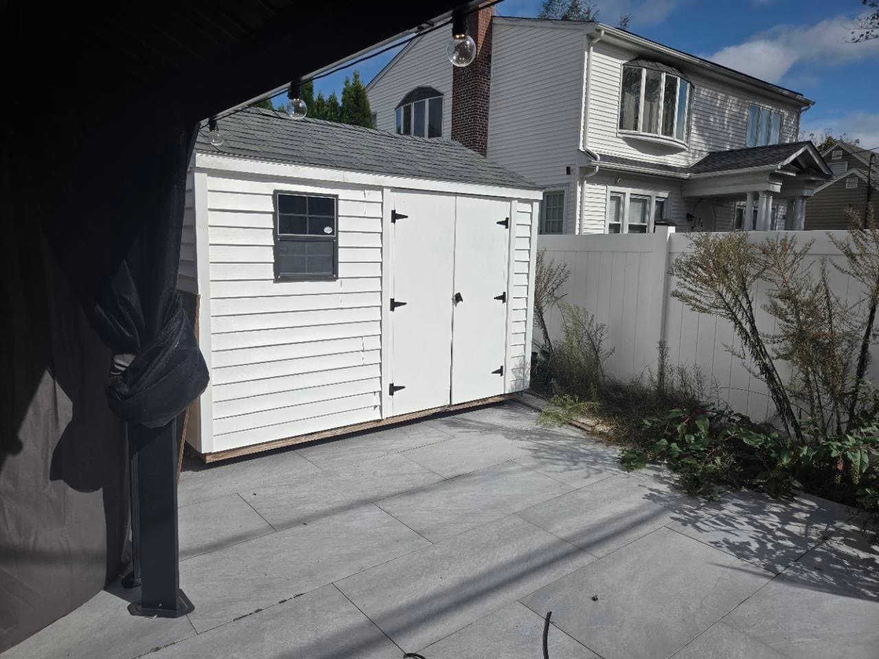 Greenlawn House: 40 Derby Avenue
