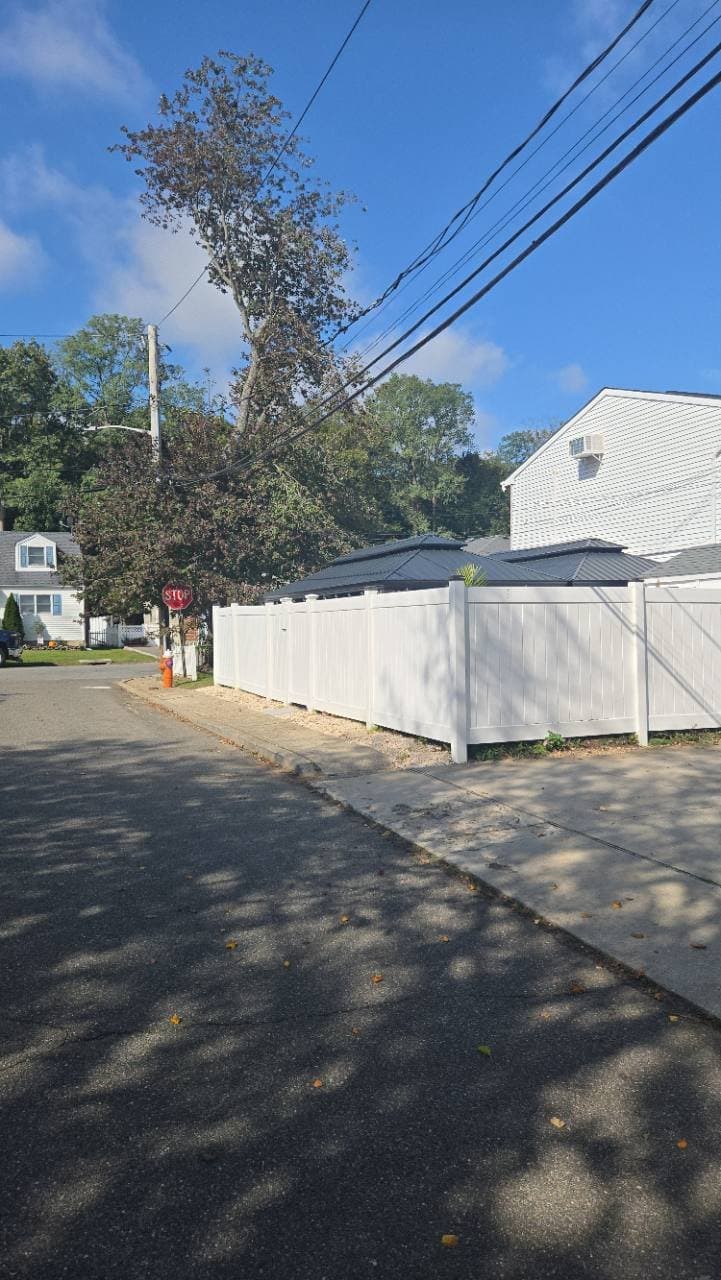 Greenlawn House: 40 Derby Avenue