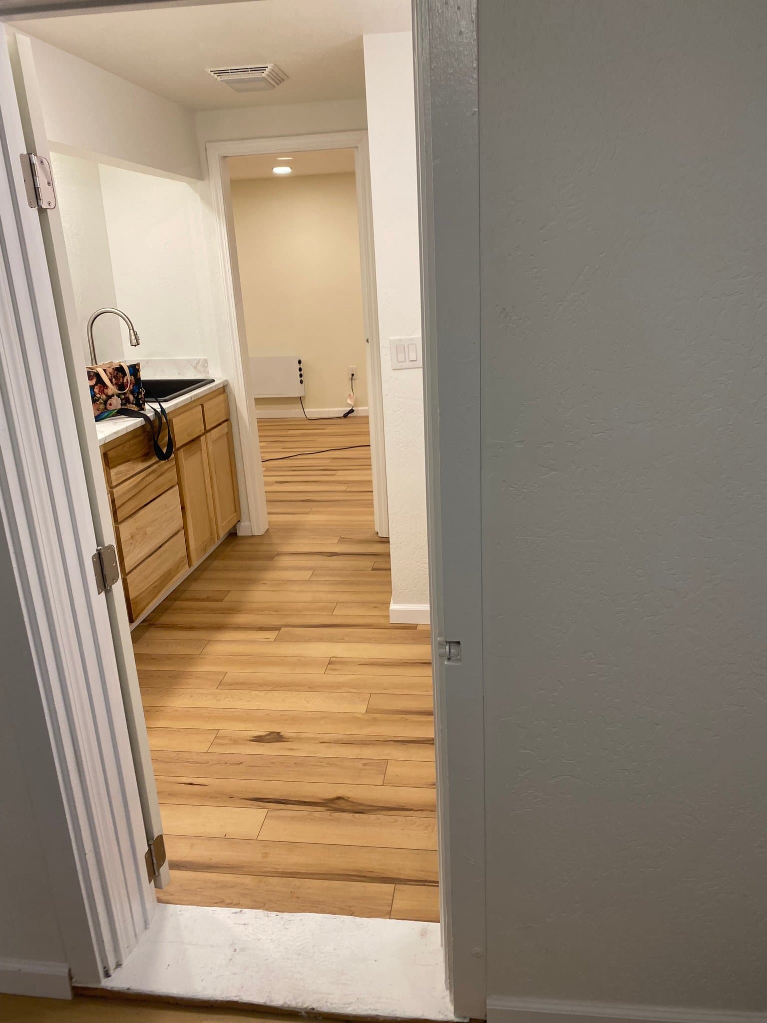 Eagle Point Single Room: 787 S Shasta Ave