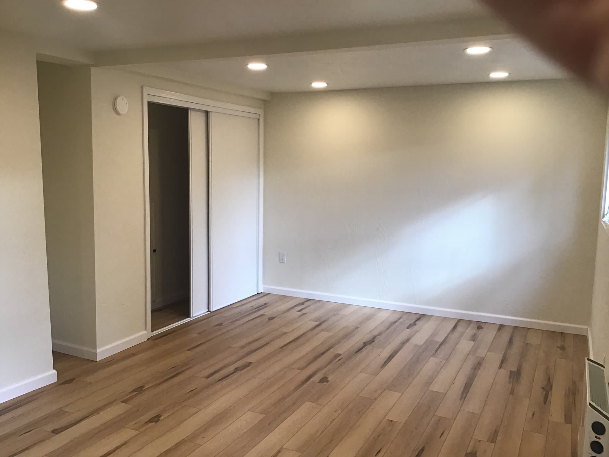 Eagle Point Single Room: 787 S Shasta Ave