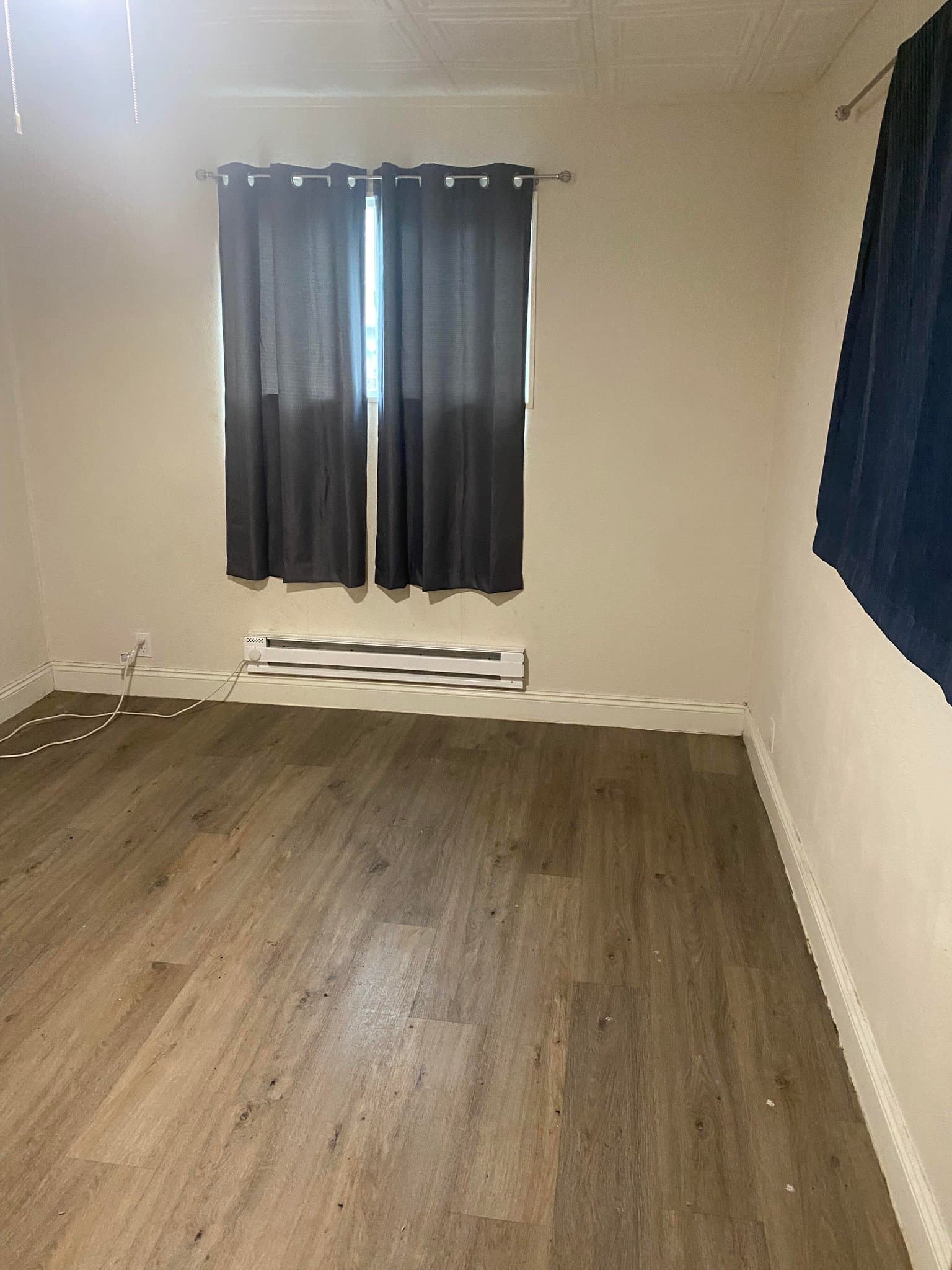 Eagle Point Single Room: 787 S Shasta Ave