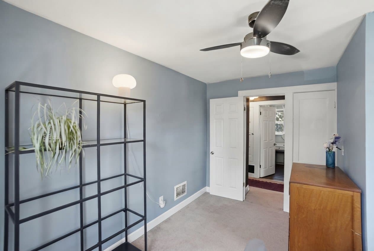 Columbus Single Room: 587 Wiltshire Rd