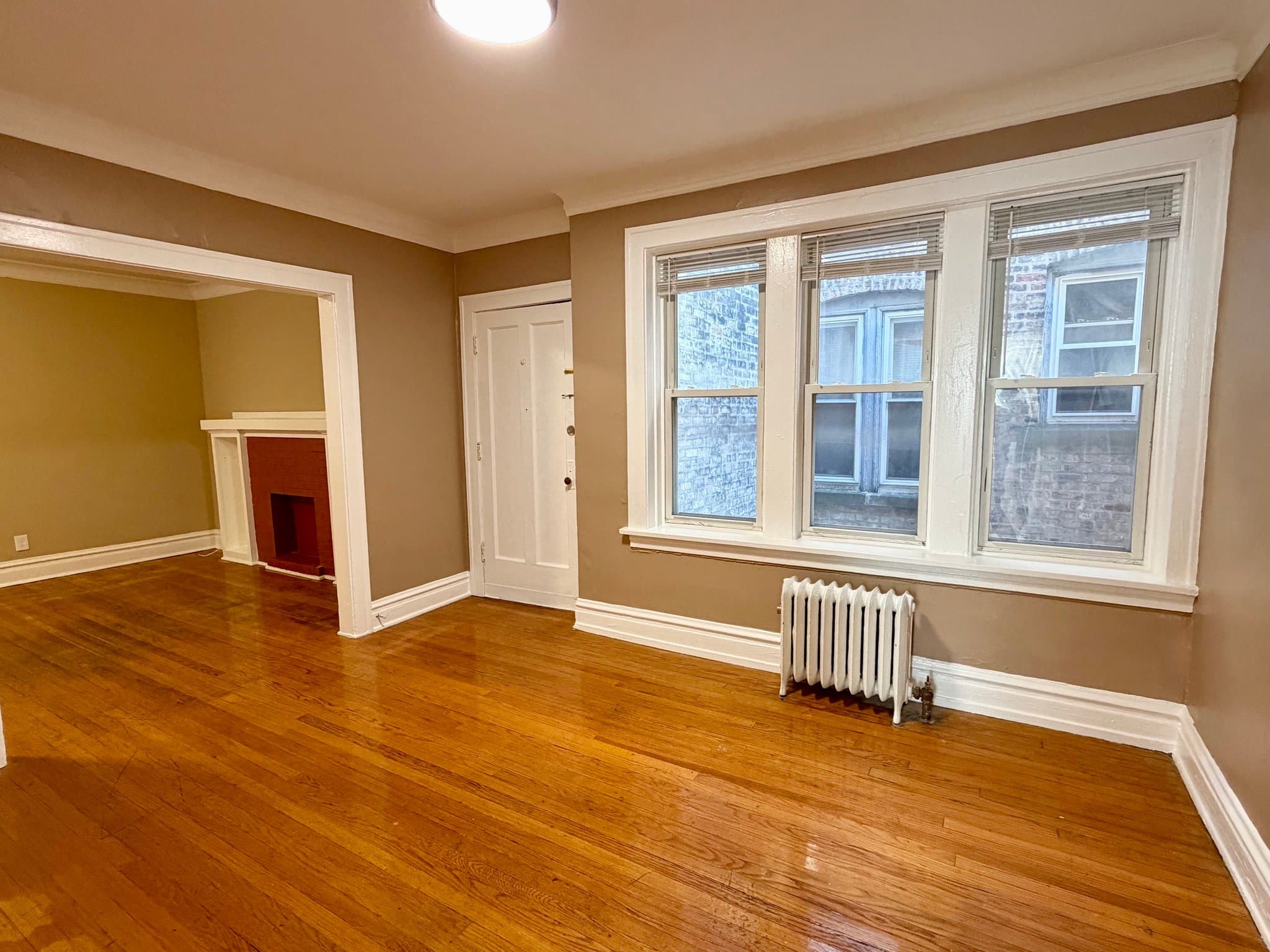 Chicago Apartment: 2843 W Berteau Ave