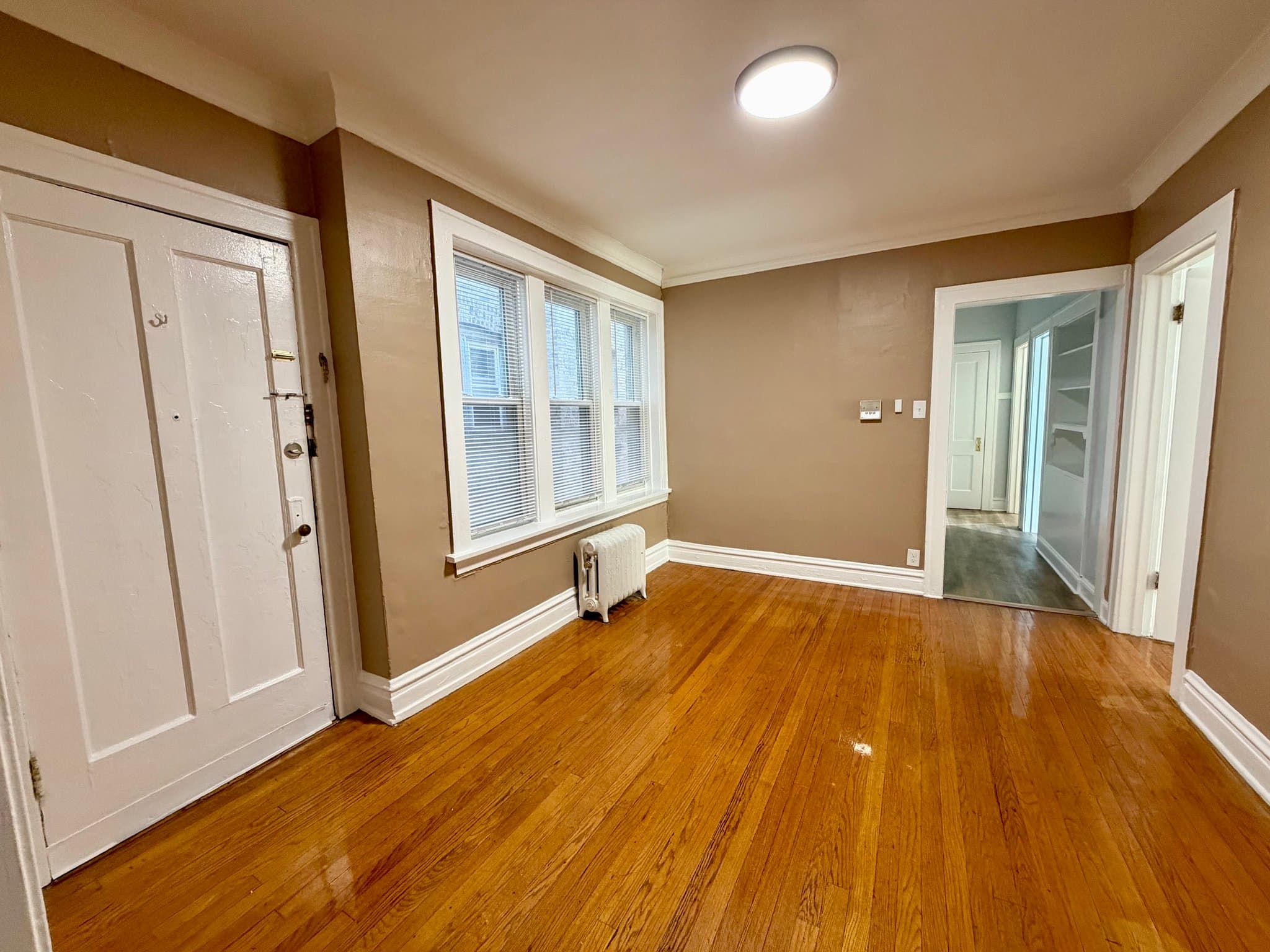 Chicago Apartment: 2843 W Berteau Ave