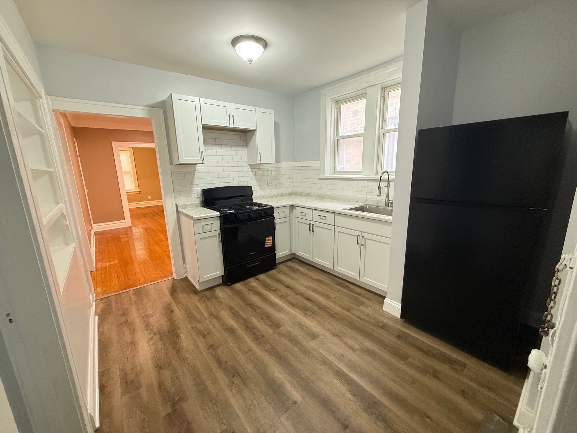 Chicago Apartment: 2843 W Berteau Ave