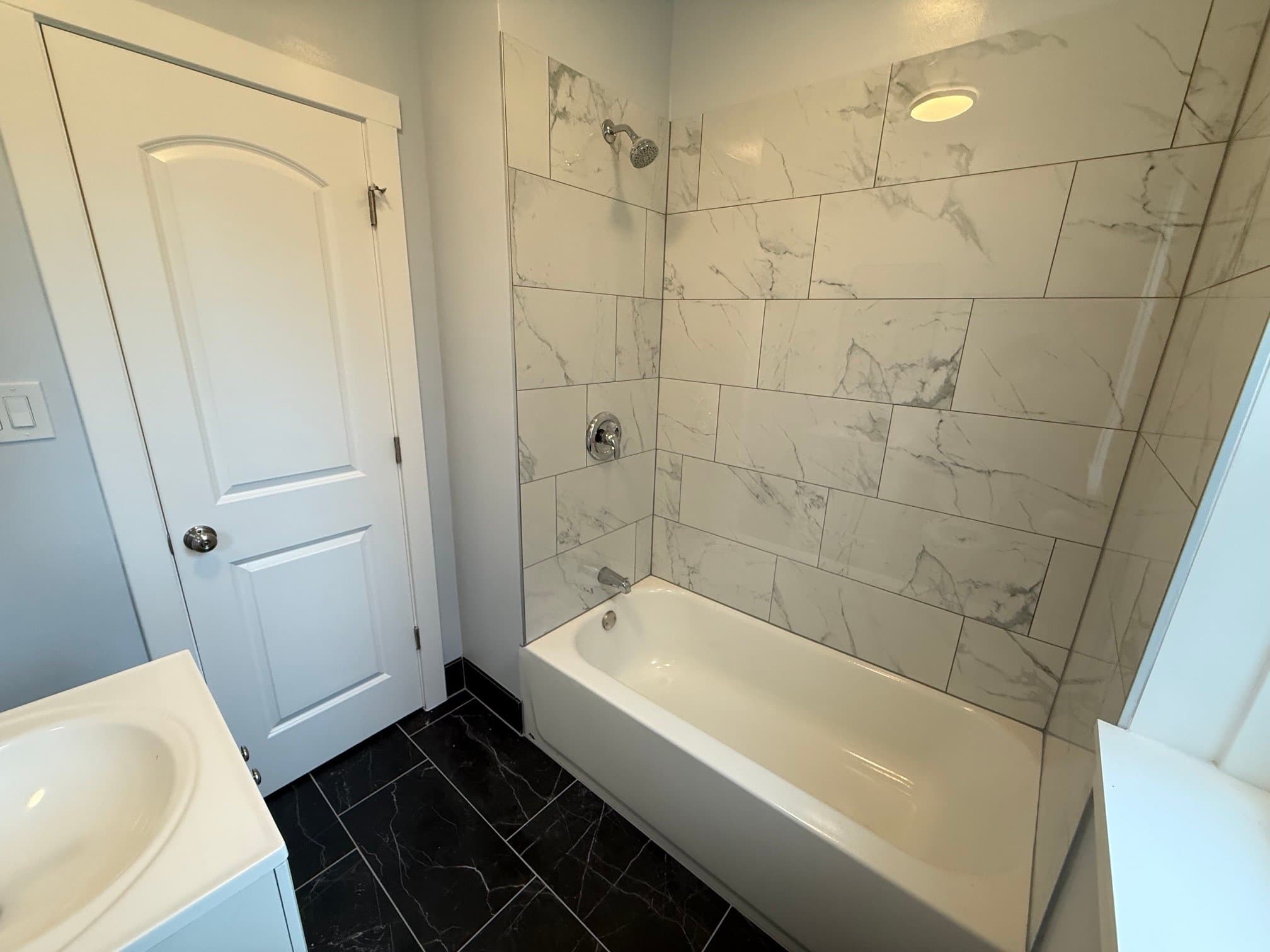 Chicago Apartment: 2843 W Berteau Ave