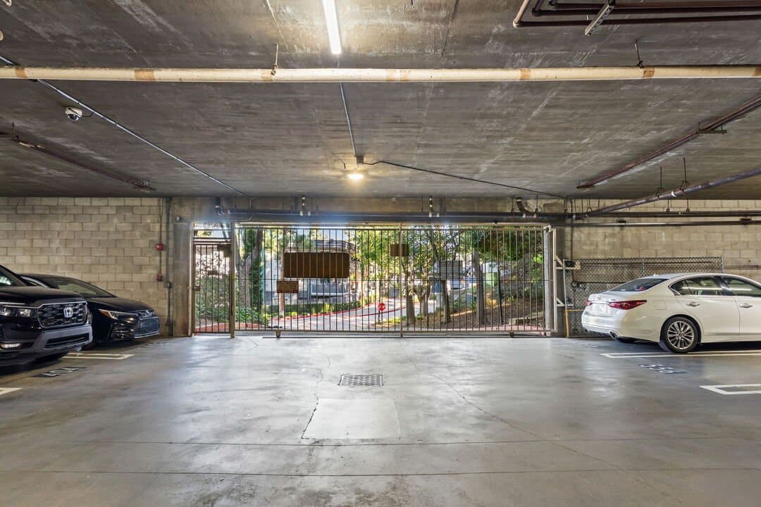 Hollywood Hills Single Room: 3480 Barham Blvd
