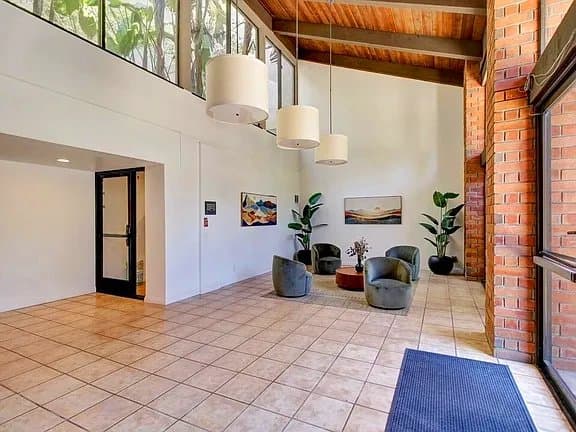Hollywood Hills Single Room: 3480 Barham Blvd