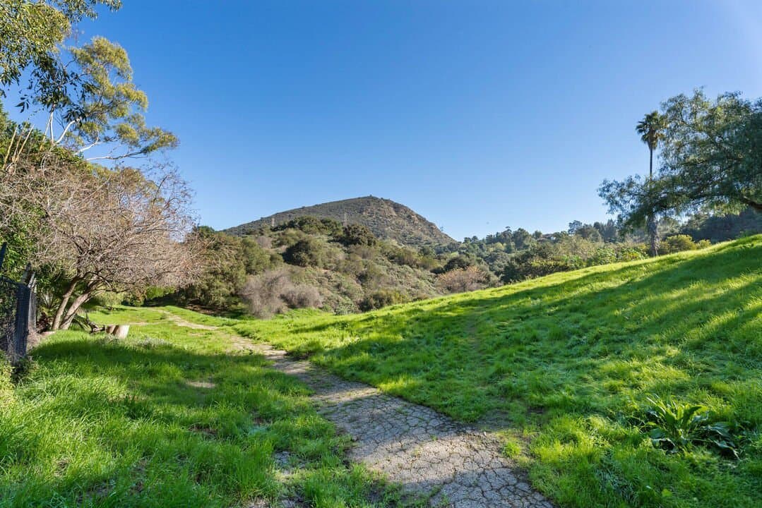 Hollywood Hills Single Room: 3480 Barham Blvd