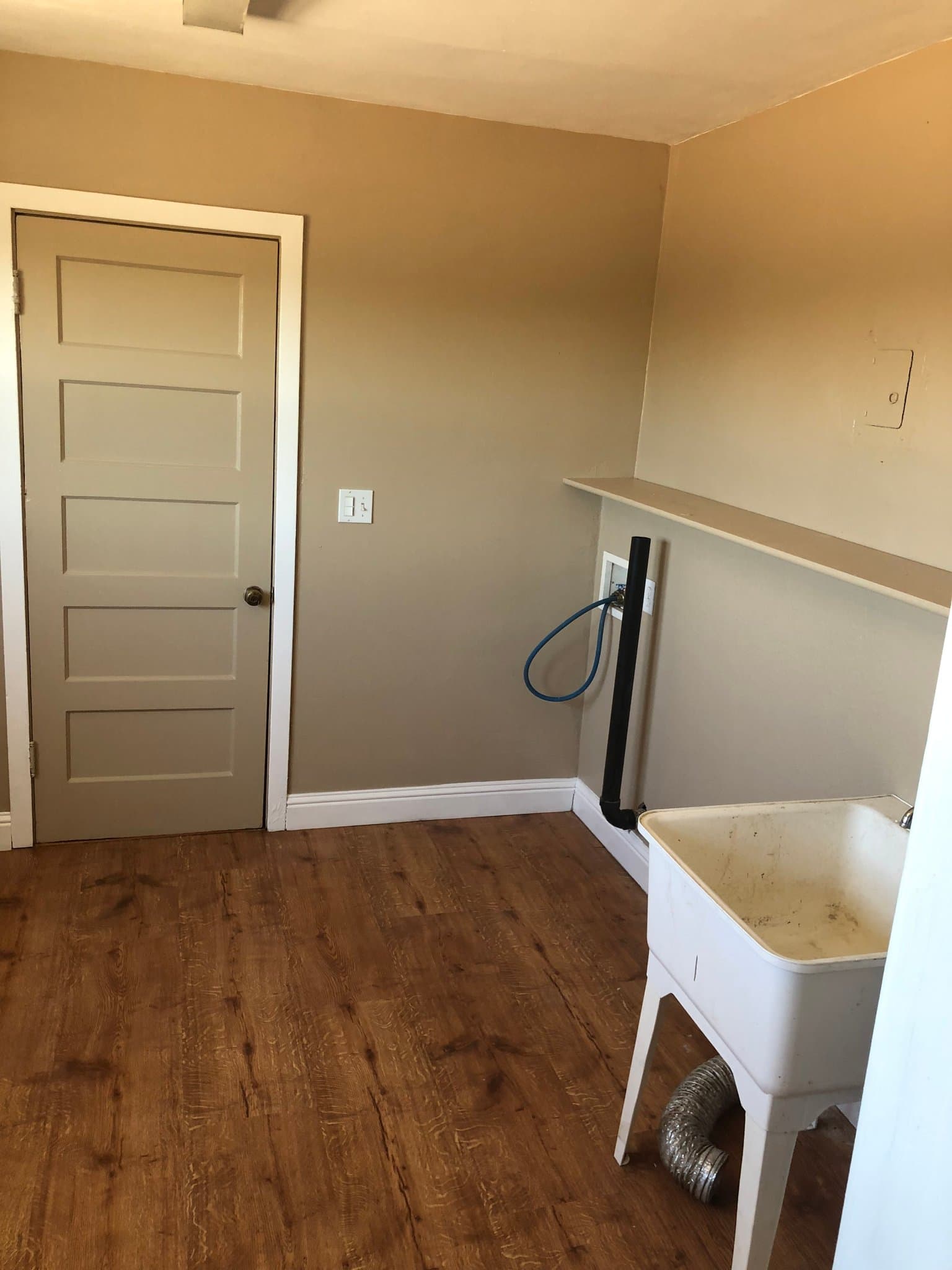 Oakdale House: 9347 Warnerville Rd