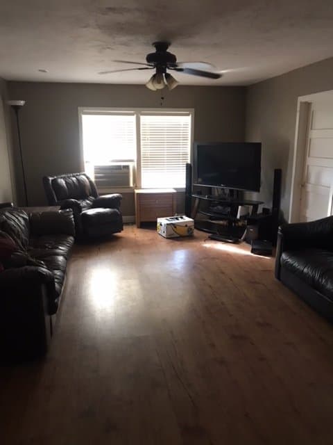 Oakdale House: 9347 Warnerville Rd
