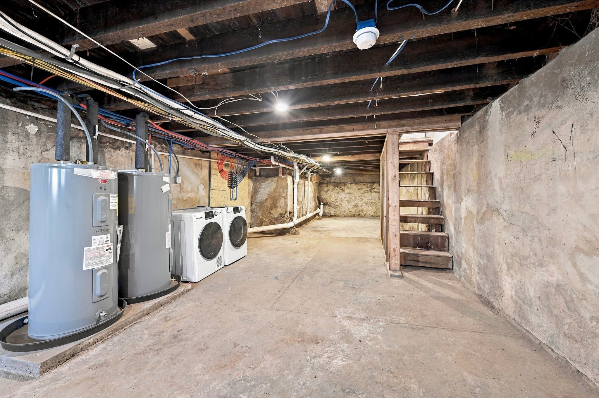 Philadelphia Apartment: 2130 Tasker St, Philadelphia, PA 19145