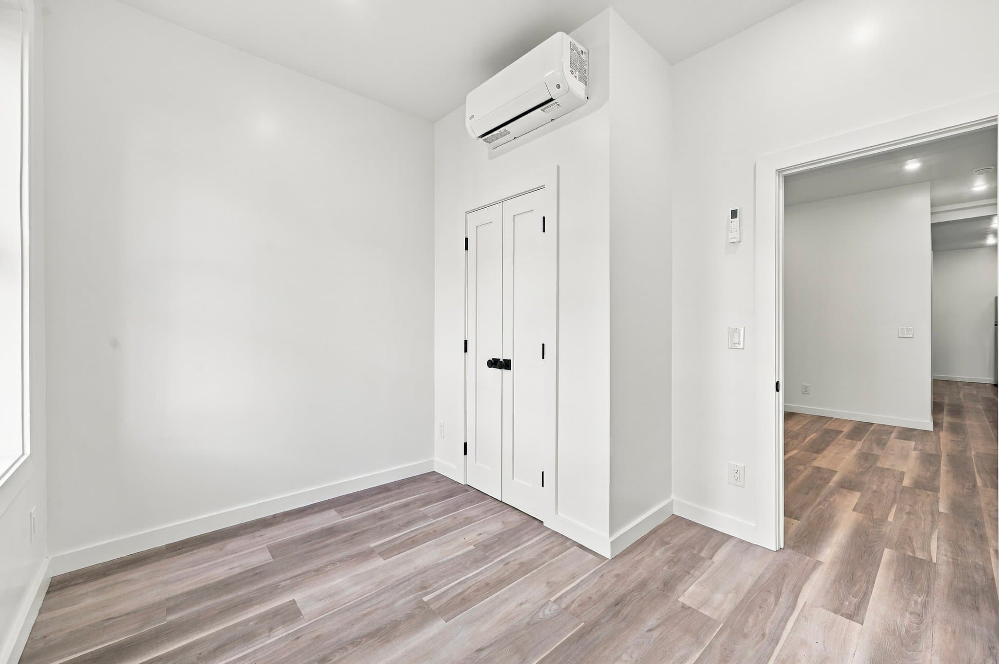 Philadelphia Apartment: 2130 Tasker St, Philadelphia, PA 19145