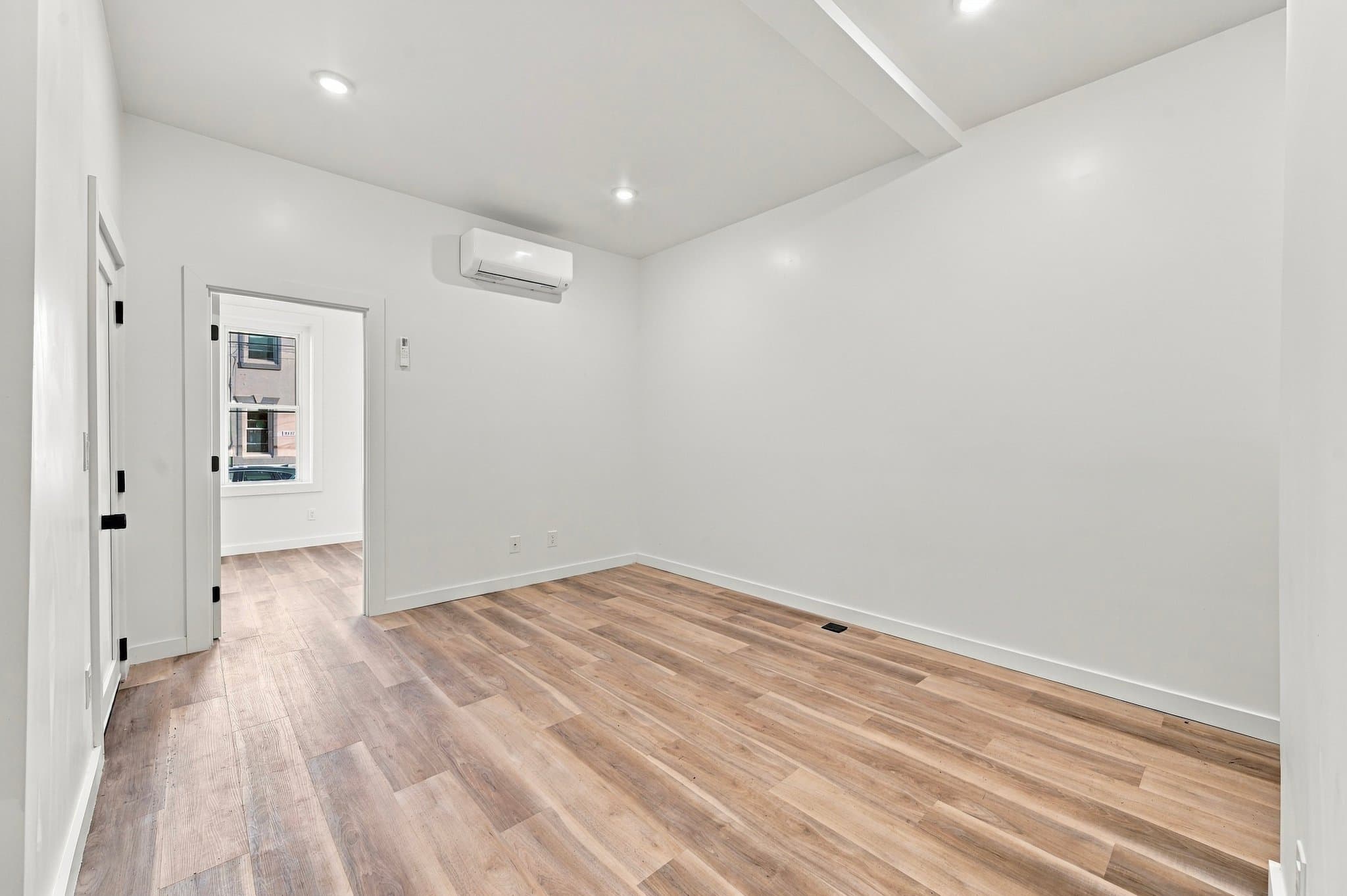 Philadelphia Apartment: 2130 Tasker St, Philadelphia, PA 19145