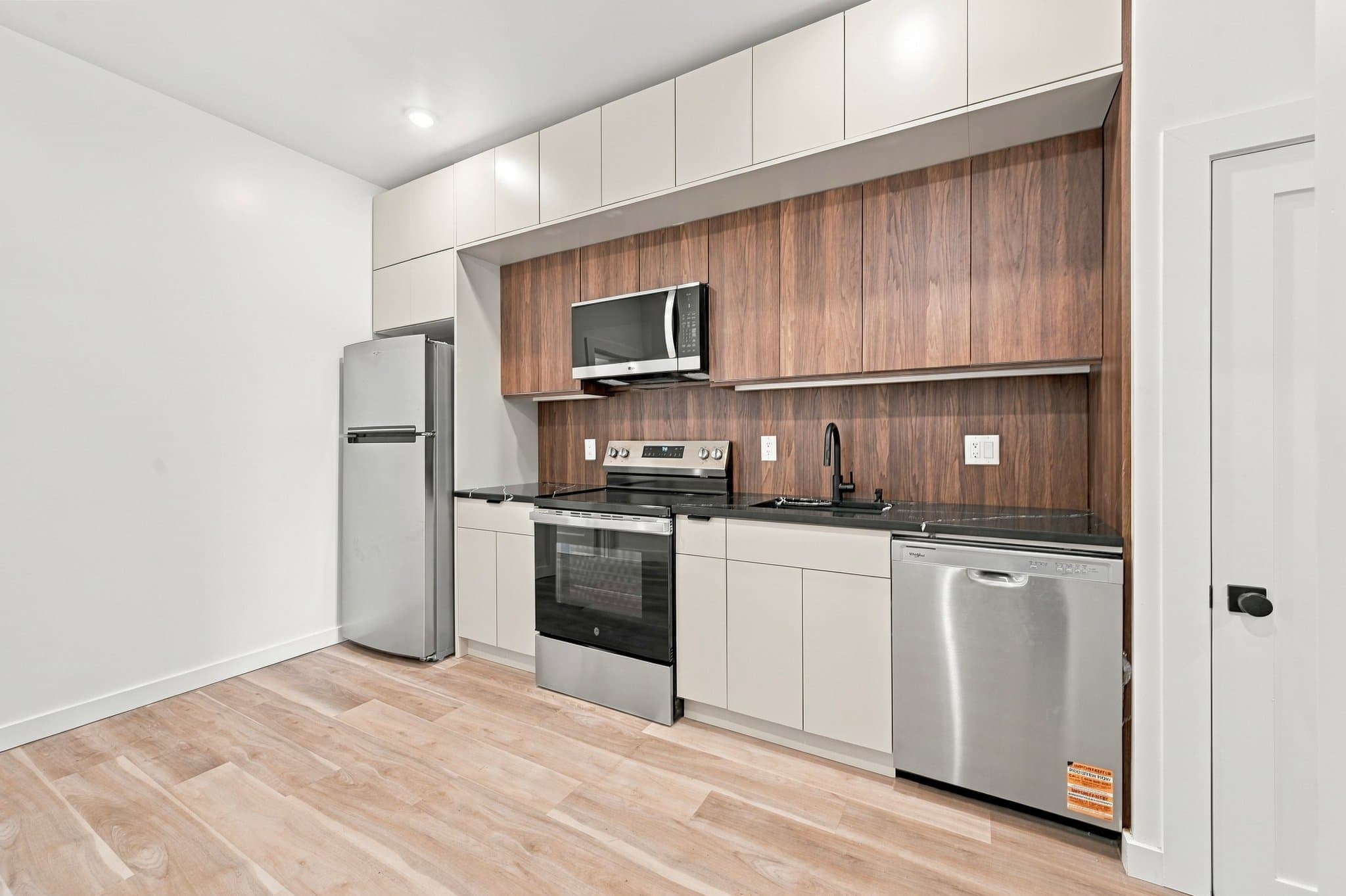 Philadelphia Apartment: 2130 Tasker St, Philadelphia, PA 19145