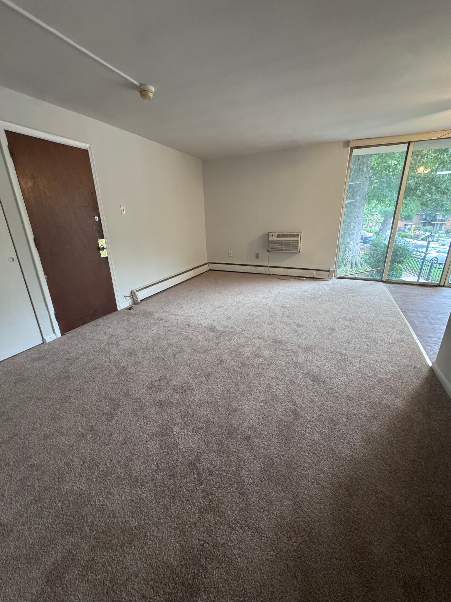 Glenolden Condo: 100 E Glenolden Ave