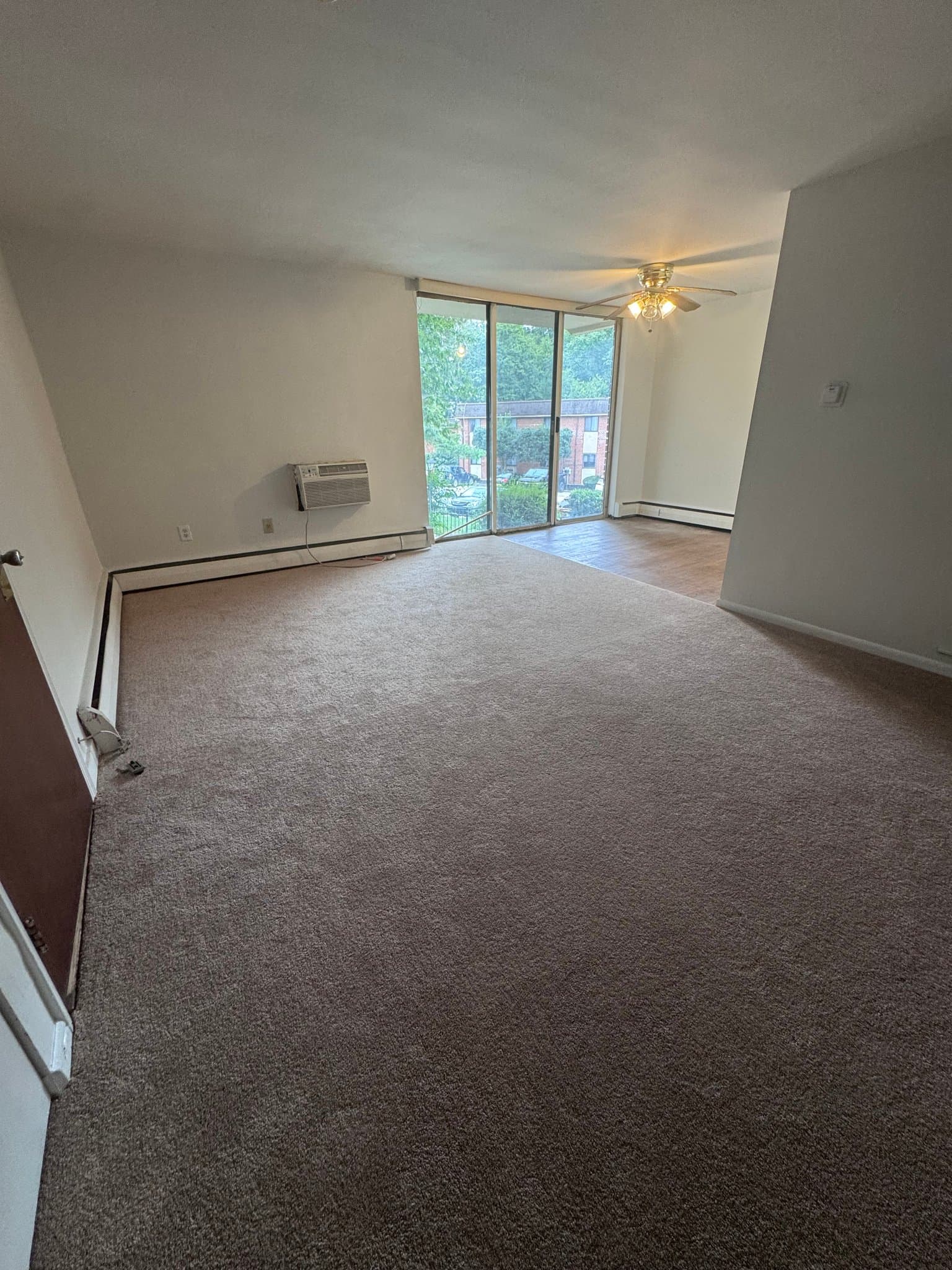 Glenolden Condo: 100 E Glenolden Ave