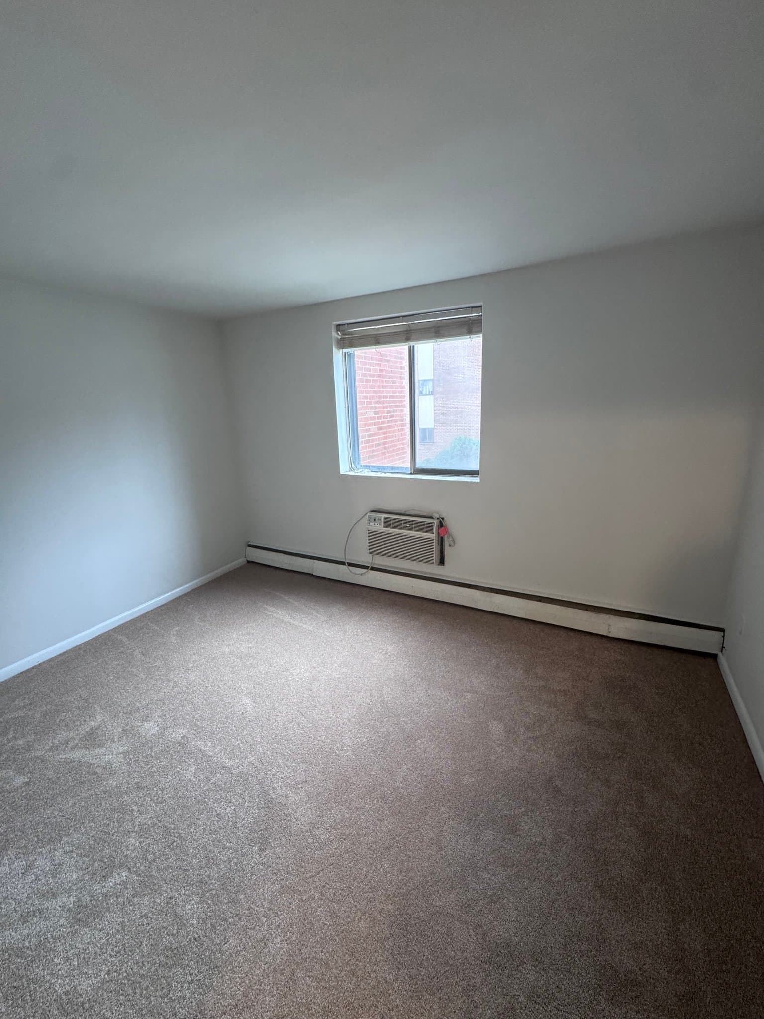 Glenolden Condo: 100 E Glenolden Ave