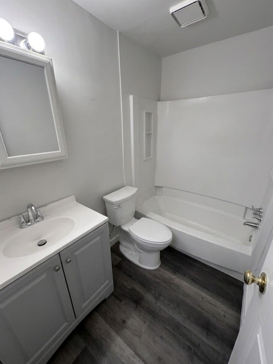 Glenolden Condo: 100 E Glenolden Ave