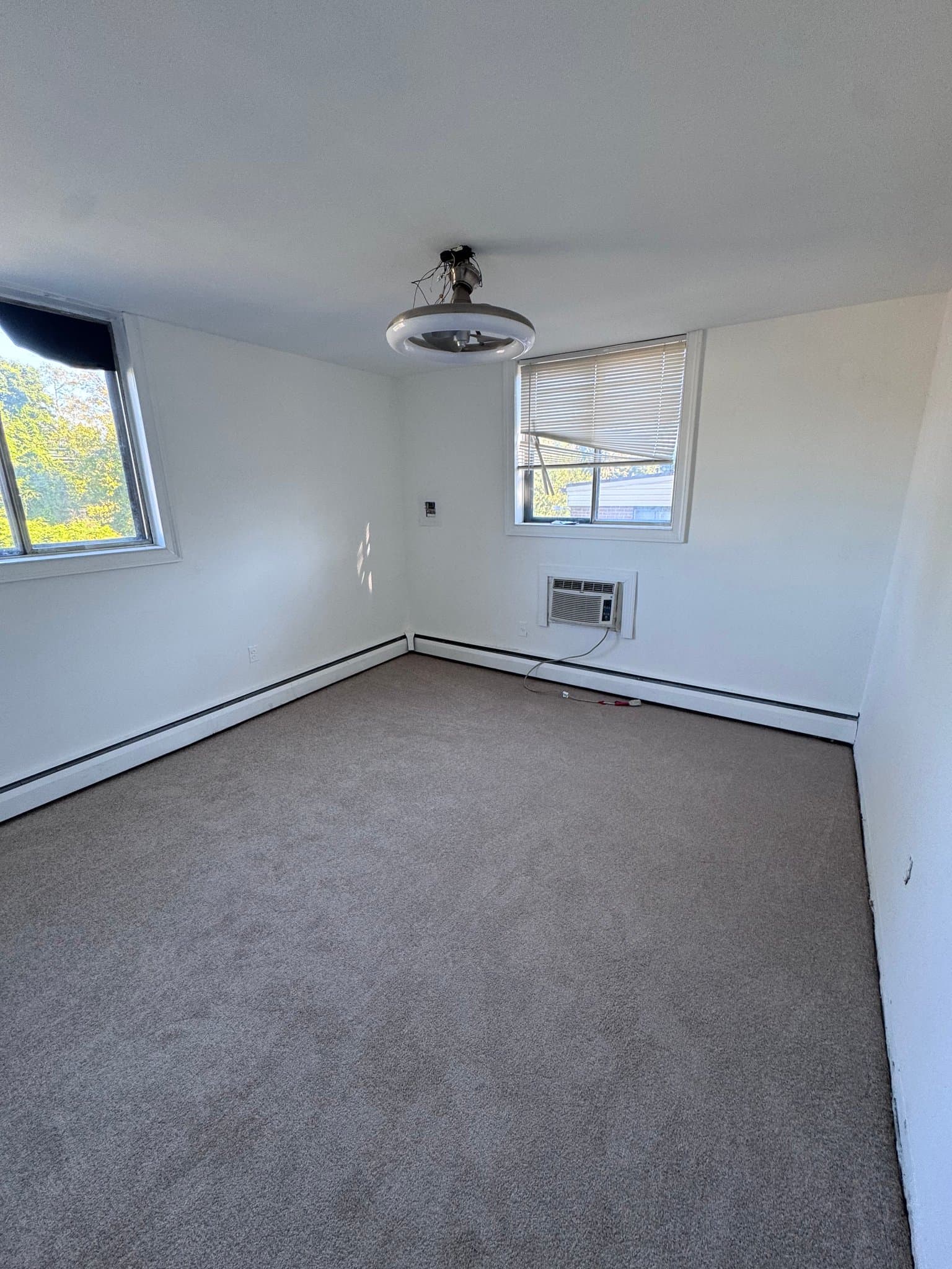 Glenolden Condo: 100 E Glenolden Ave