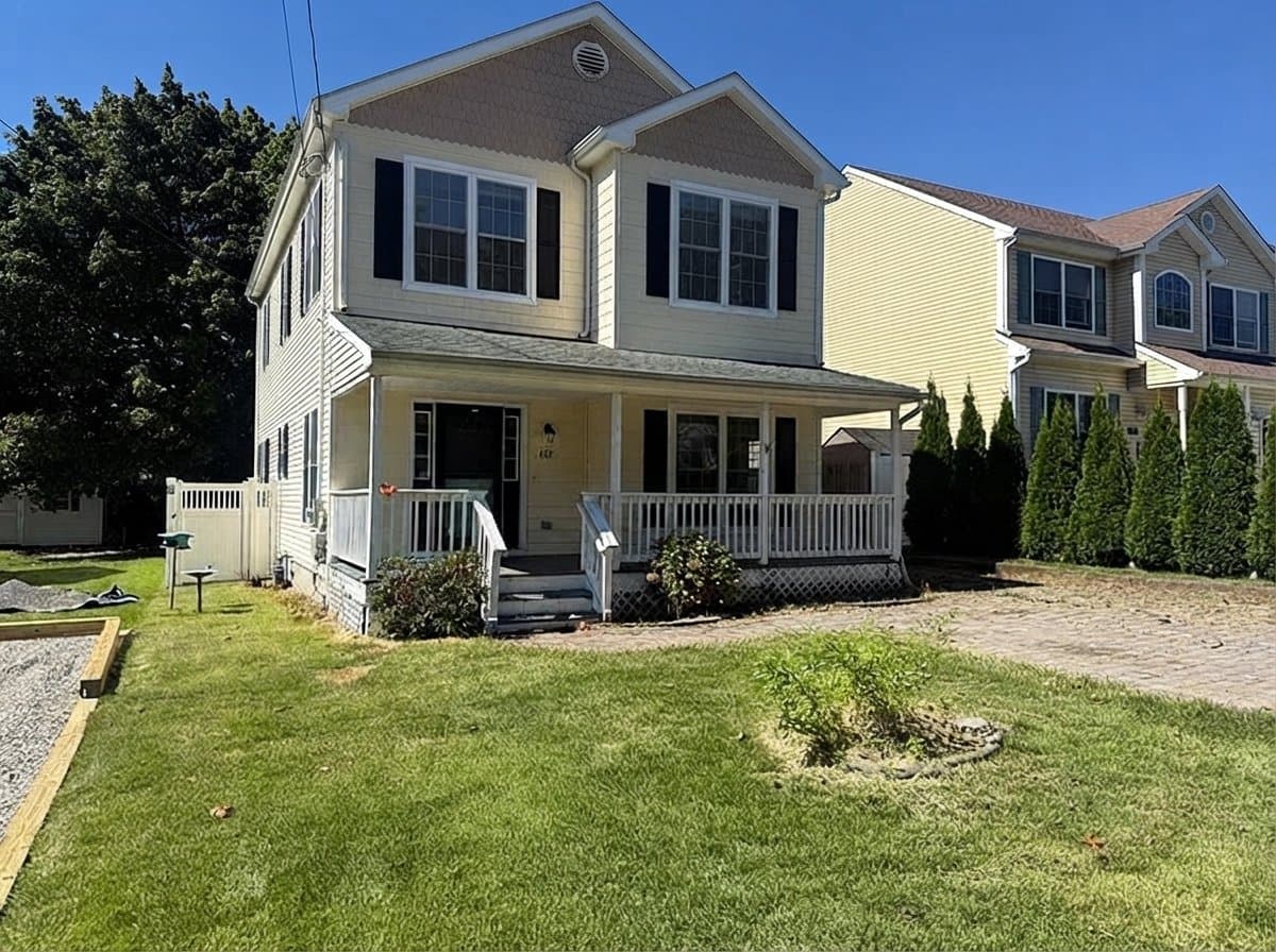 Toms River House: 107 Poe Ave