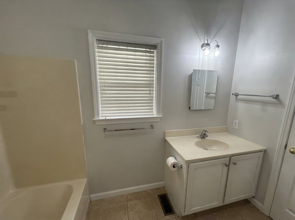 Toms River House: 107 Poe Ave
