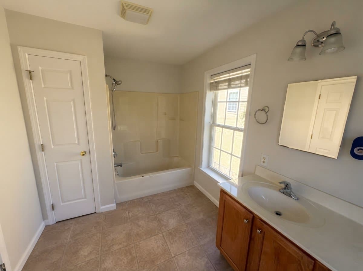 Toms River House: 107 Poe Ave