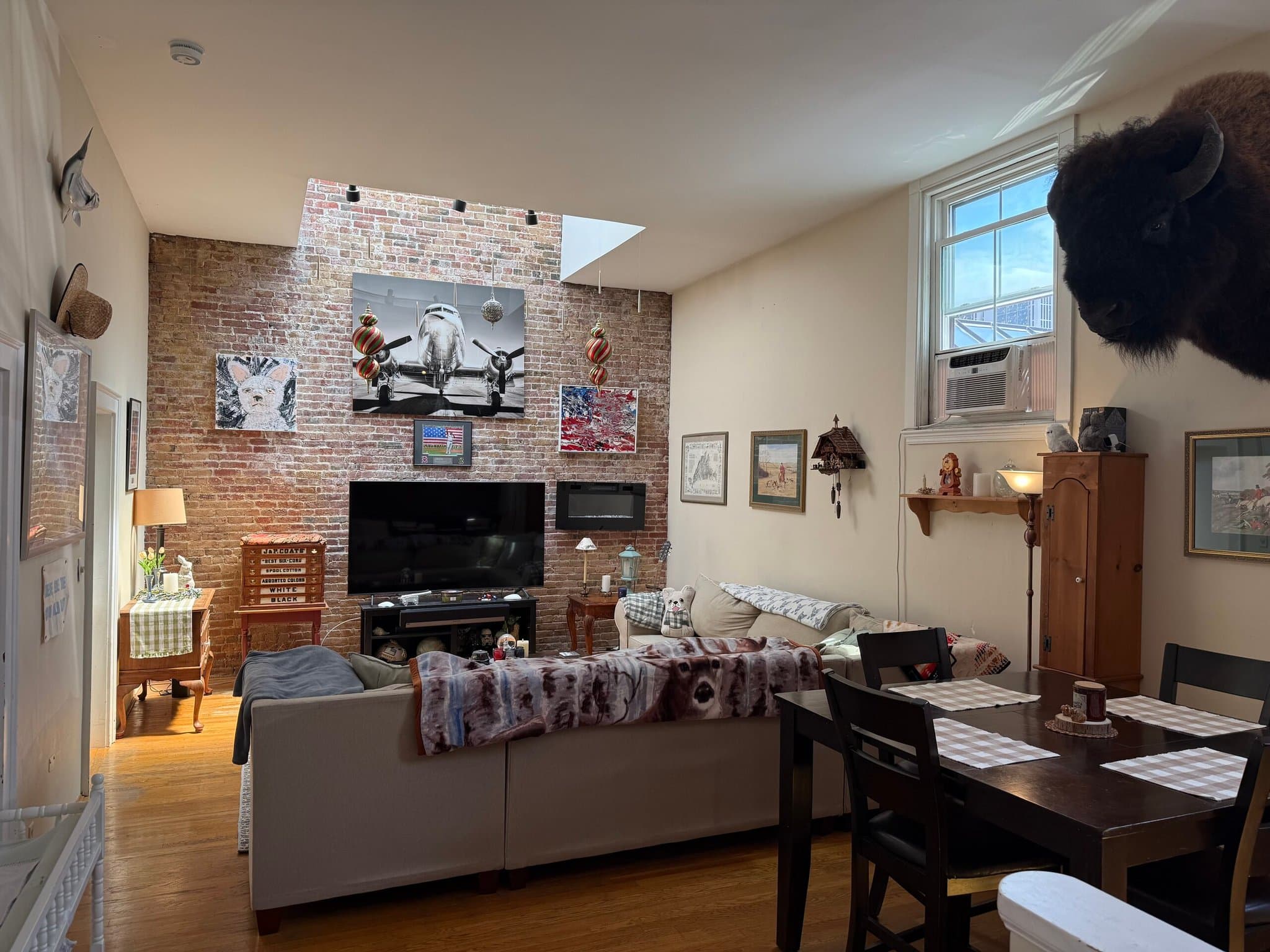 Boston Condo: 261 Commonwealth Ave