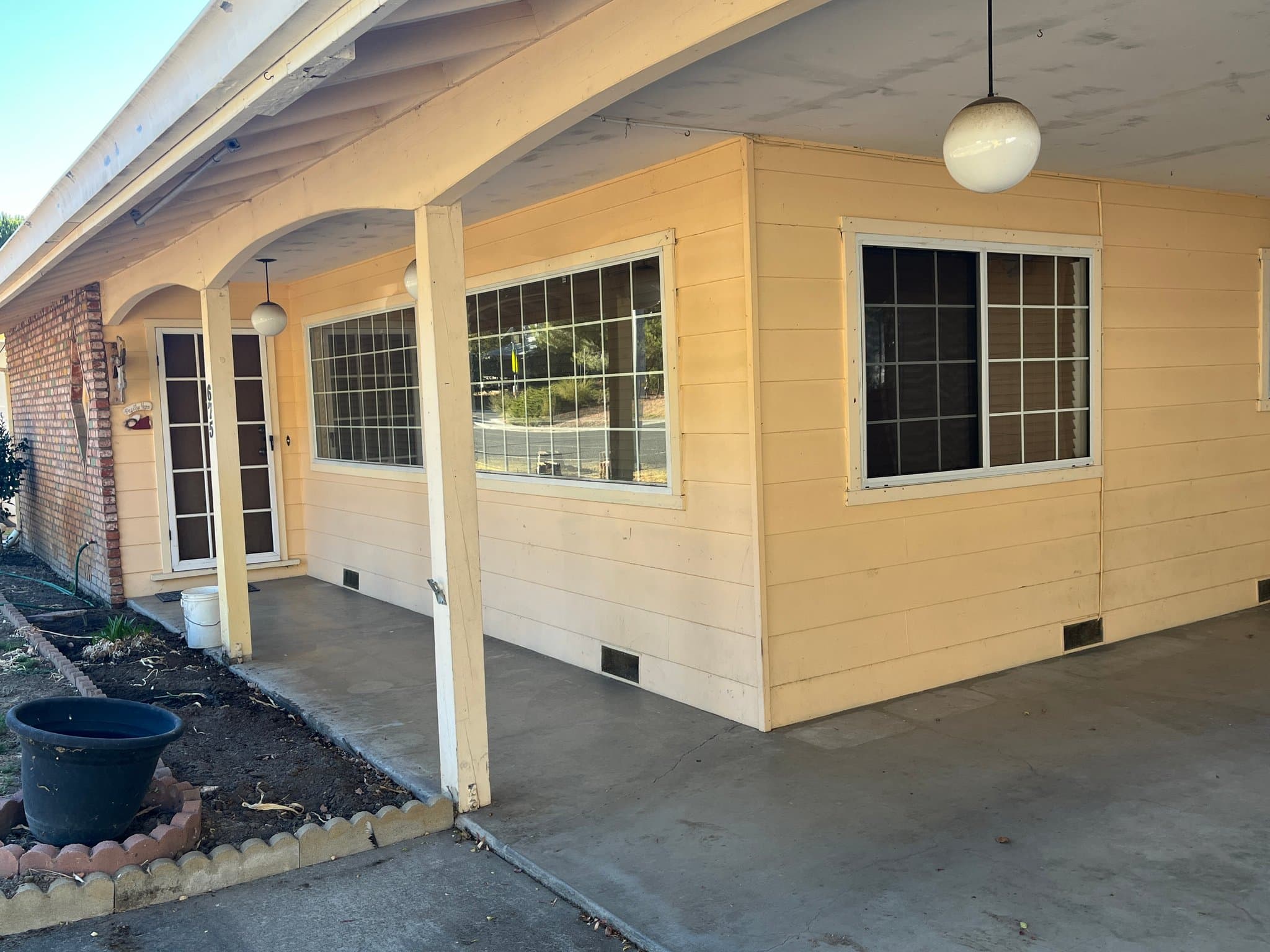 Lakeport House: 675 20th St
