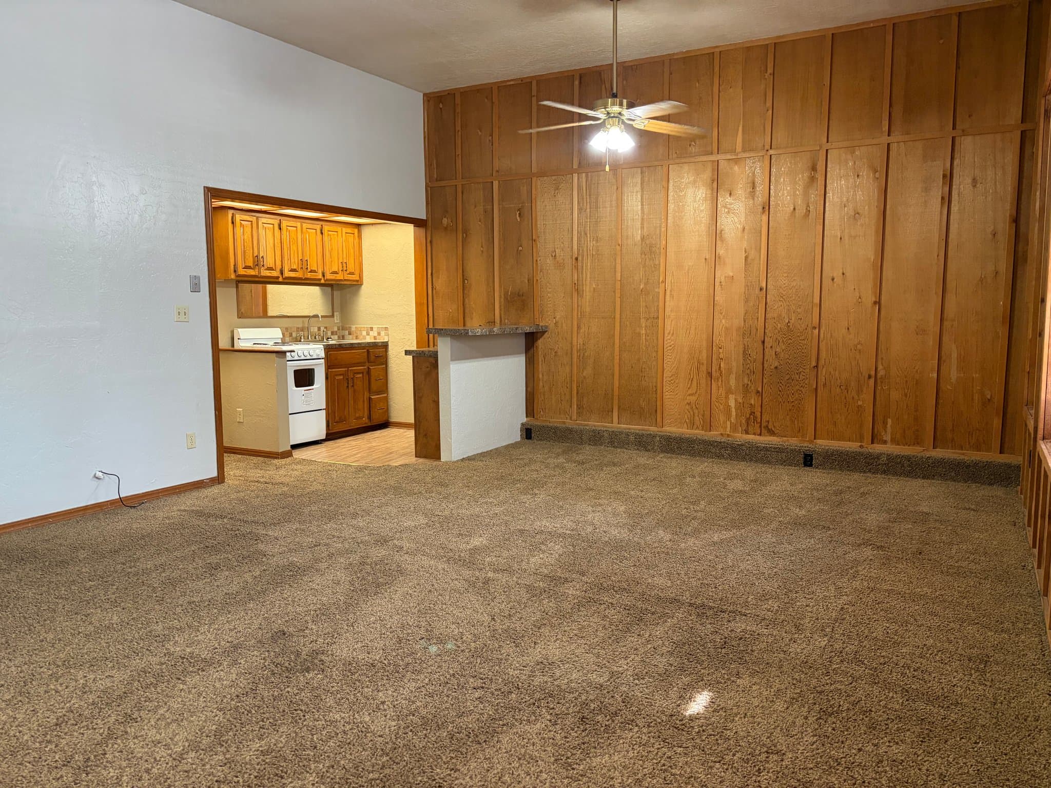 Duncan Apartment: 825 1/2 W Main St
