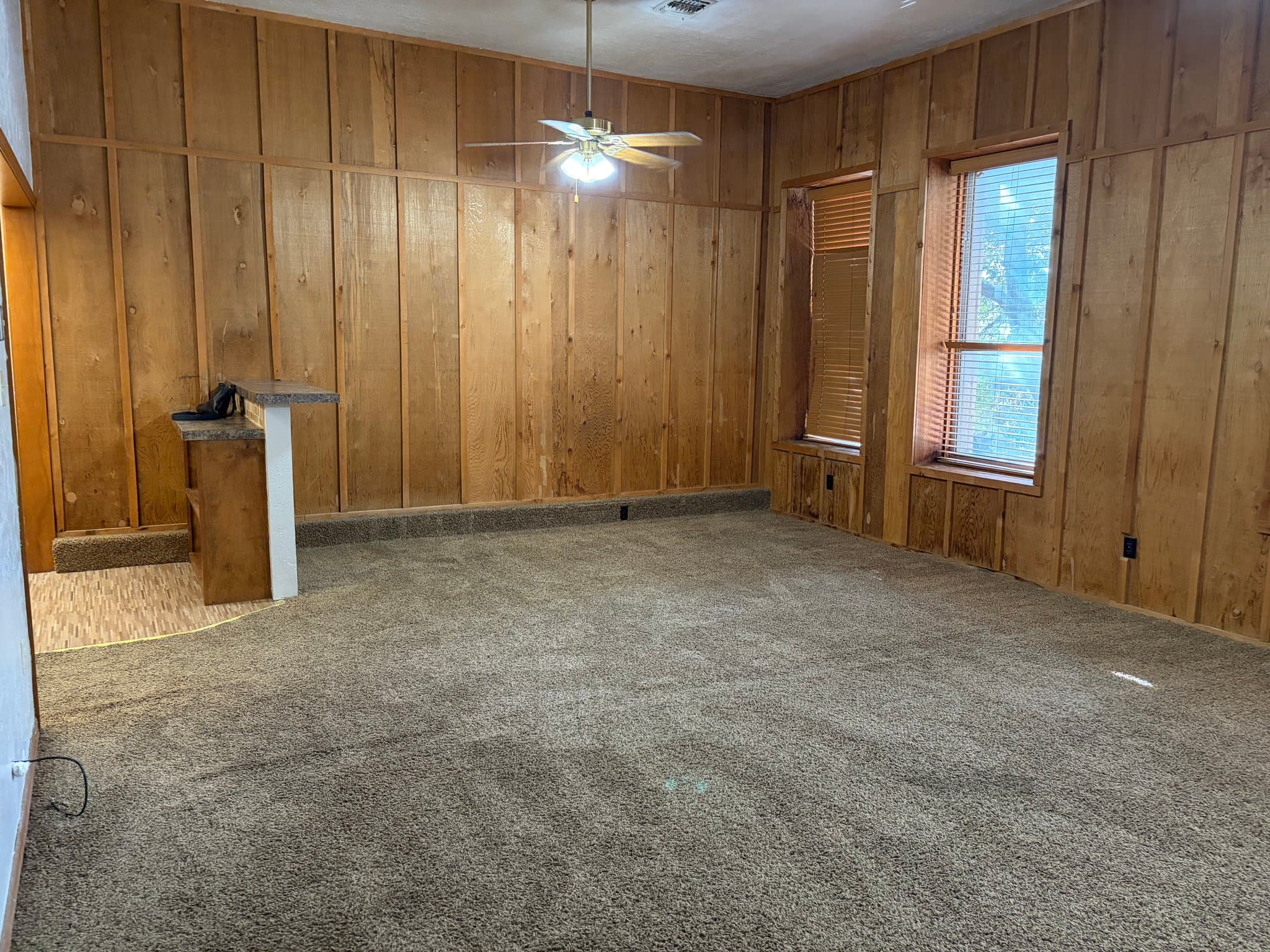 Duncan Apartment: 825 1/2 W Main St