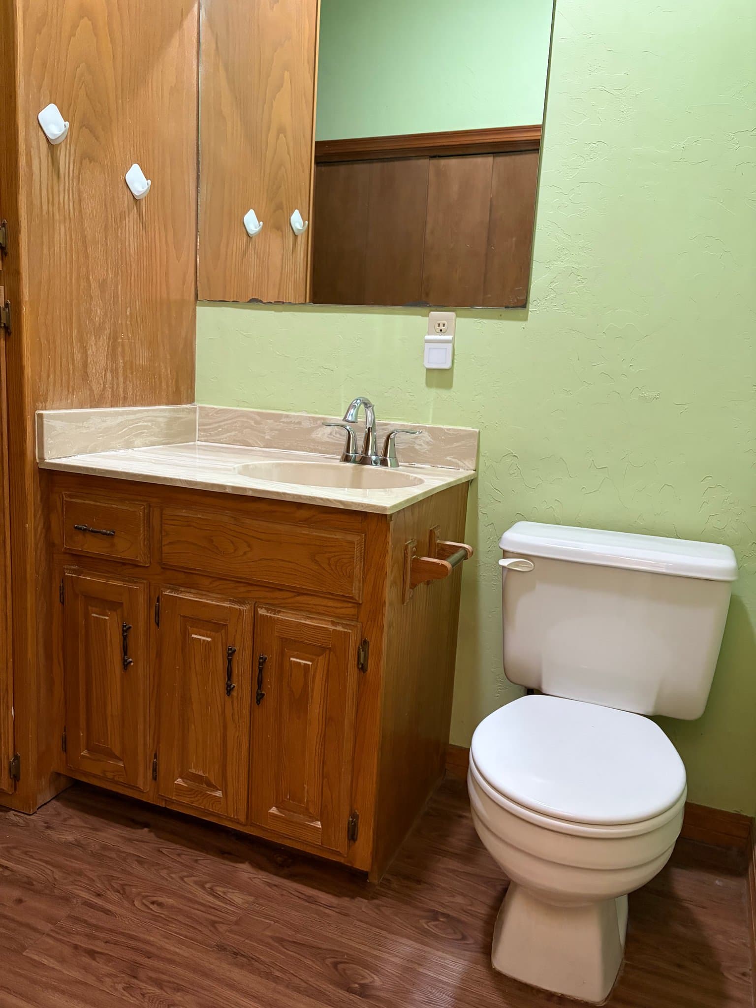 Duncan Apartment: 825 1/2 W Main St