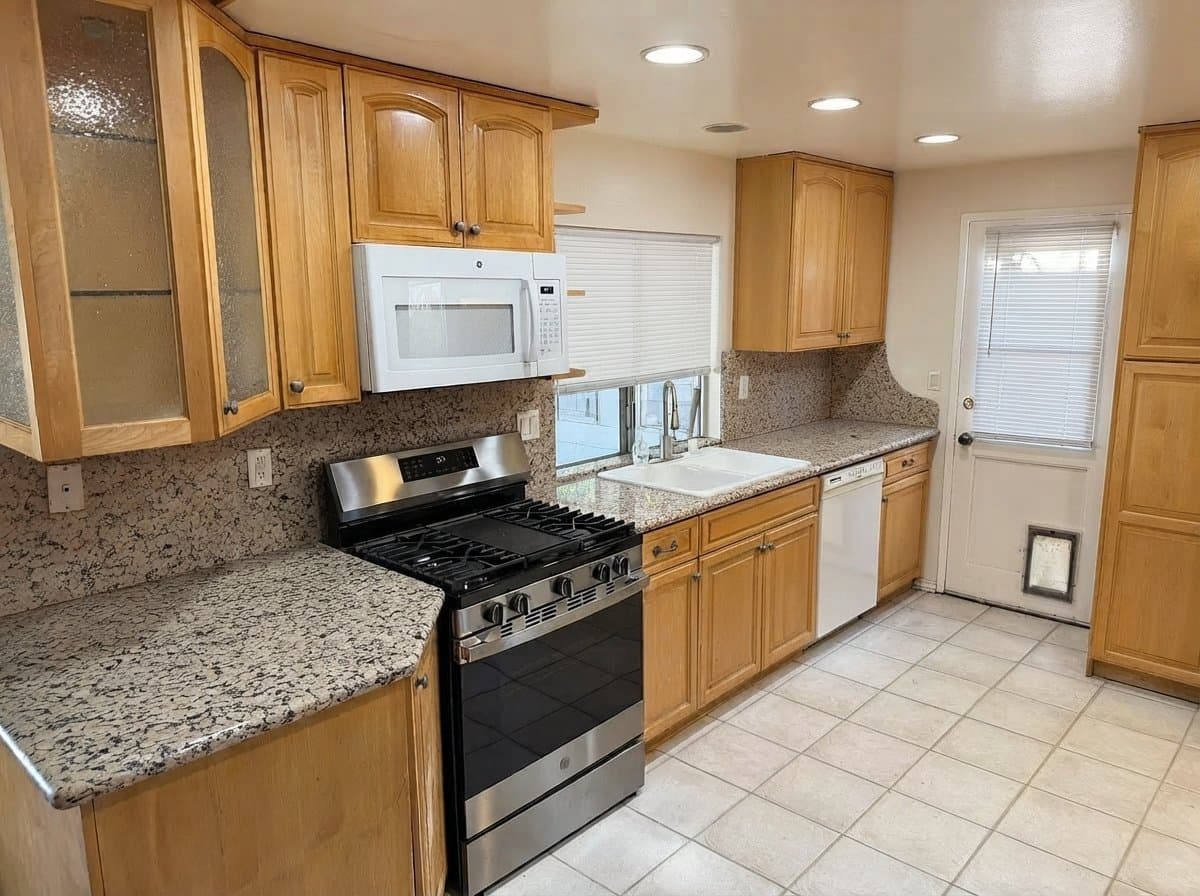 Simi Valley House: 2158 Brentwood St