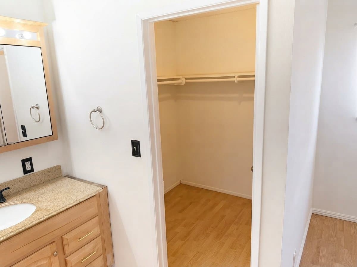 Simi Valley House: 2158 Brentwood St