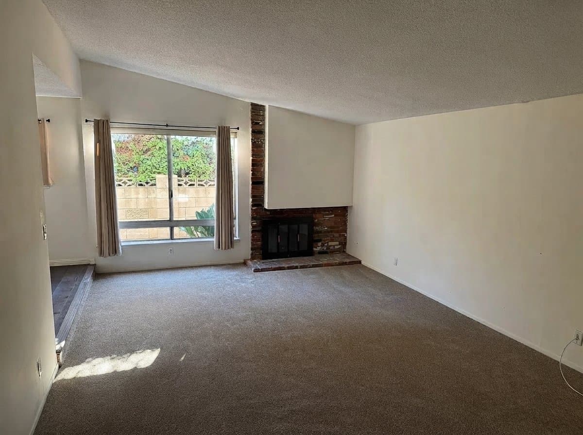 Simi Valley House: 2158 Brentwood St