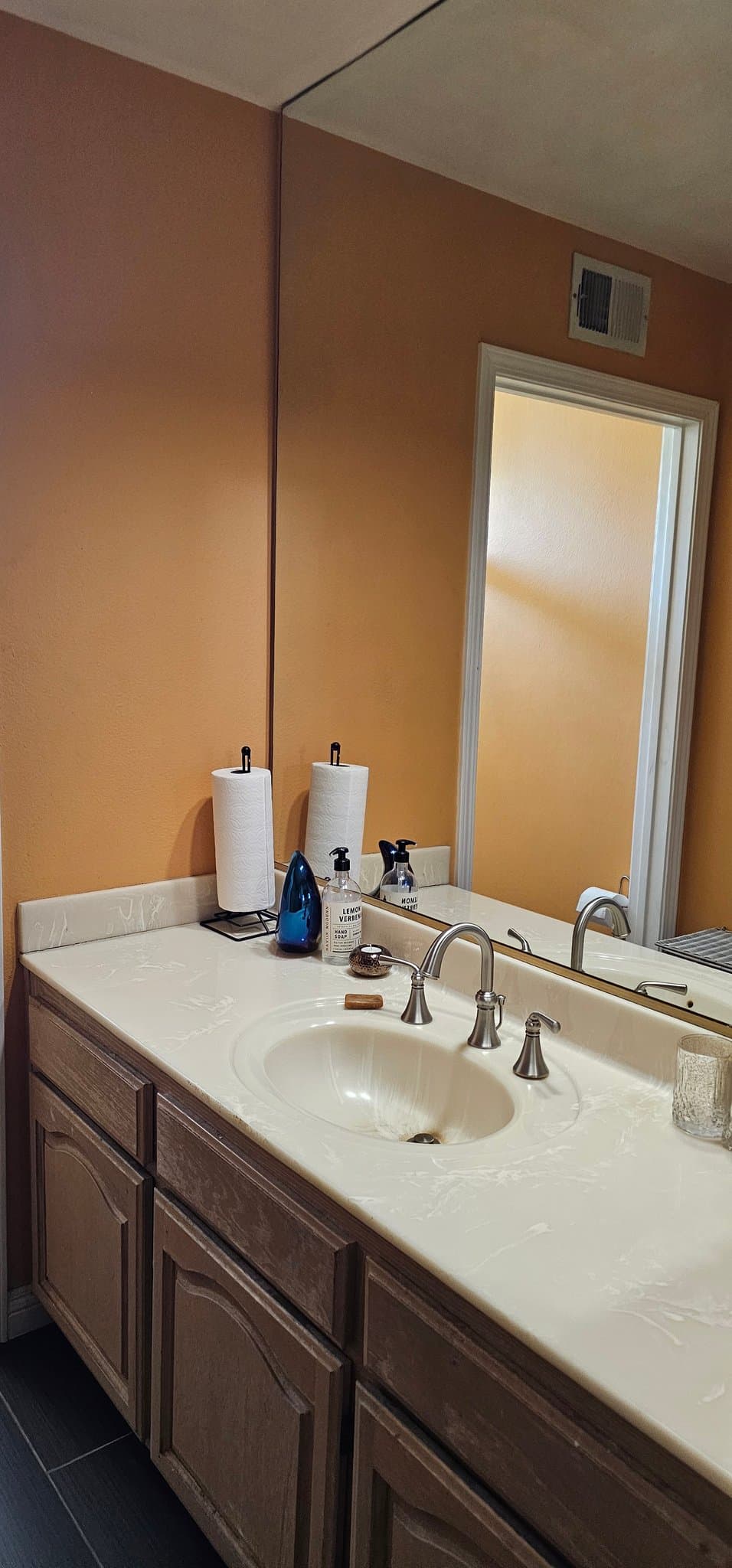 North Hills Single Room: 15705 Noga Way